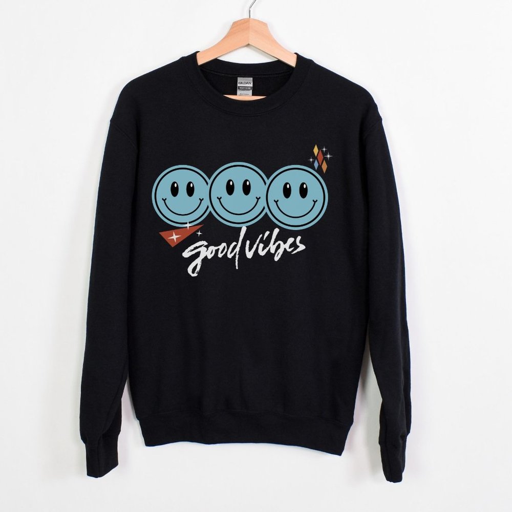 Smiley Face SweatShirt, Good VibesT-shirt, Smiley Minimal Shirt, Retro
